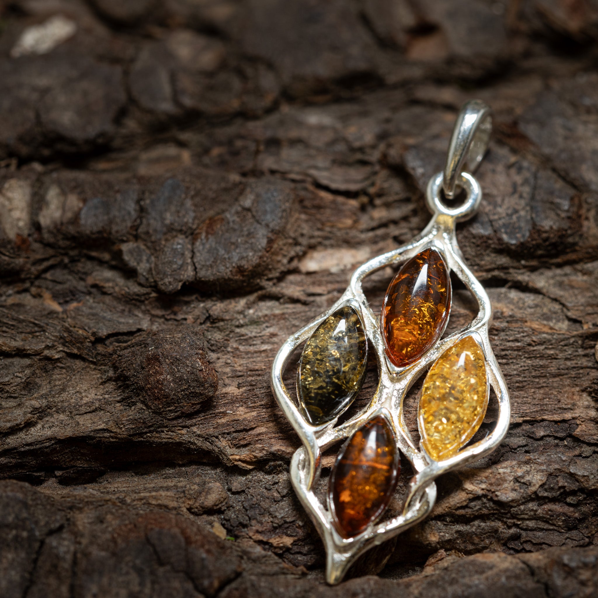 Elin Amber Pendant 925s Silver