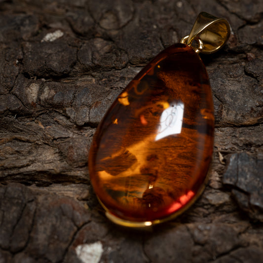 Solia Amber Pendant 925s Silver