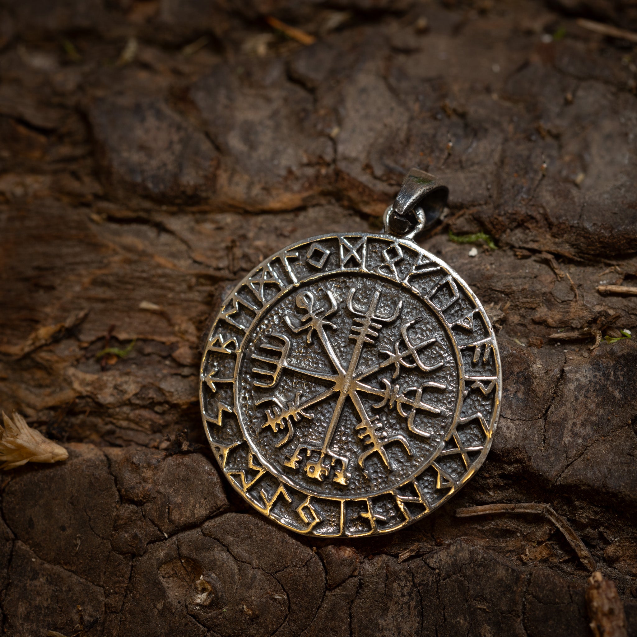 Vedhæng Vegvisir m. Runer 925s Sølv