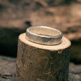 Load image into Gallery viewer, Finger ring - Eryn Design - Guarding

