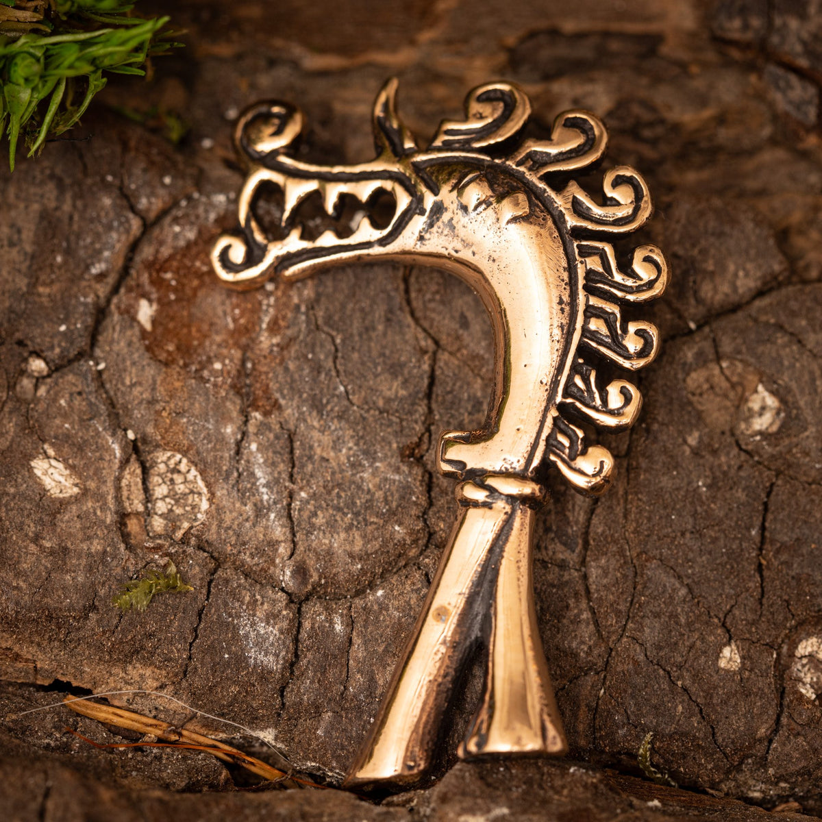 Wolf Head Horn Pendant Bronze – Image 1