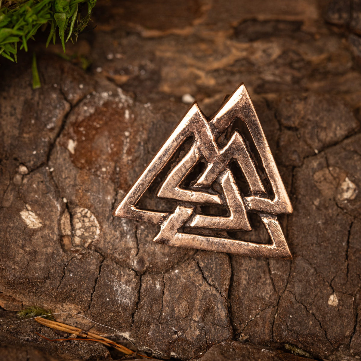Valknut Pendant Bronze – image 1