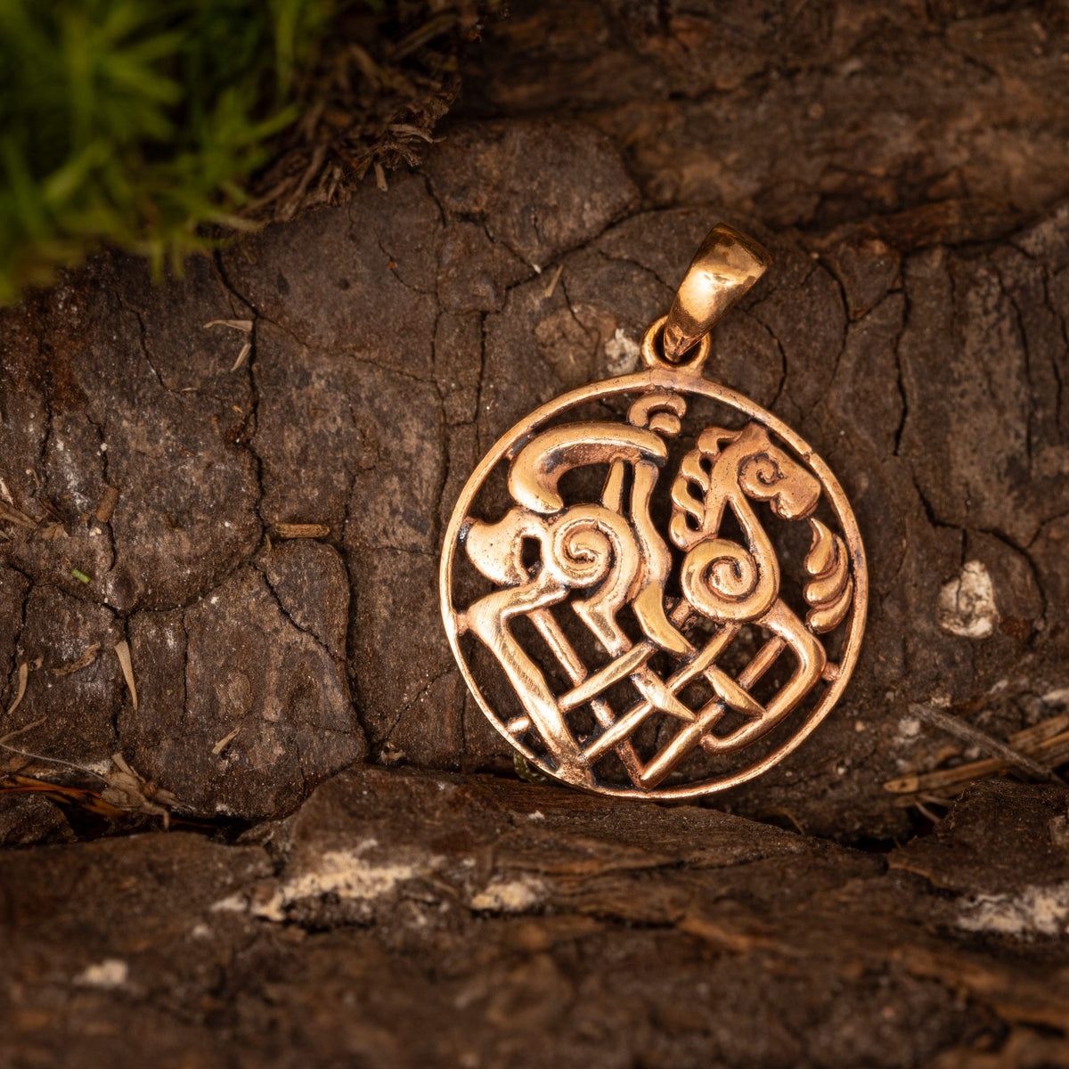 Round Raven Pendant Bronze – image 1