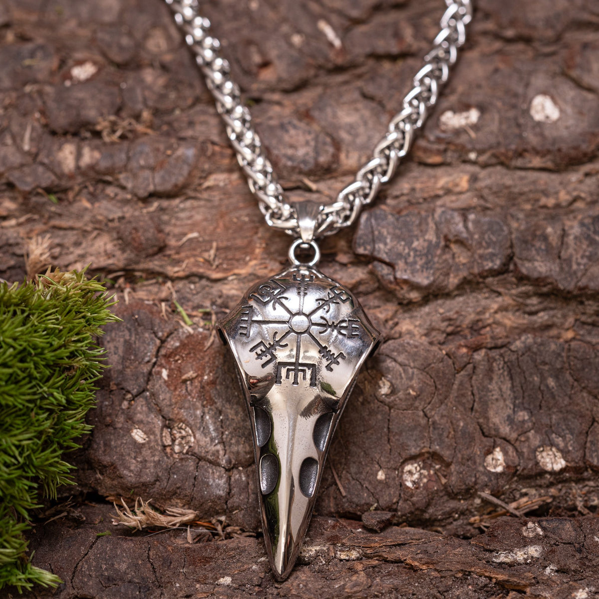 alt
Raven skull pendant in Steel with chain – image 1