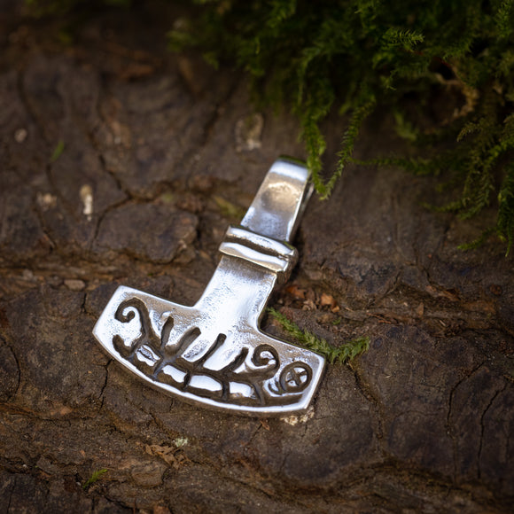 Pendant Thor's Hammer with rock carving 925s silver